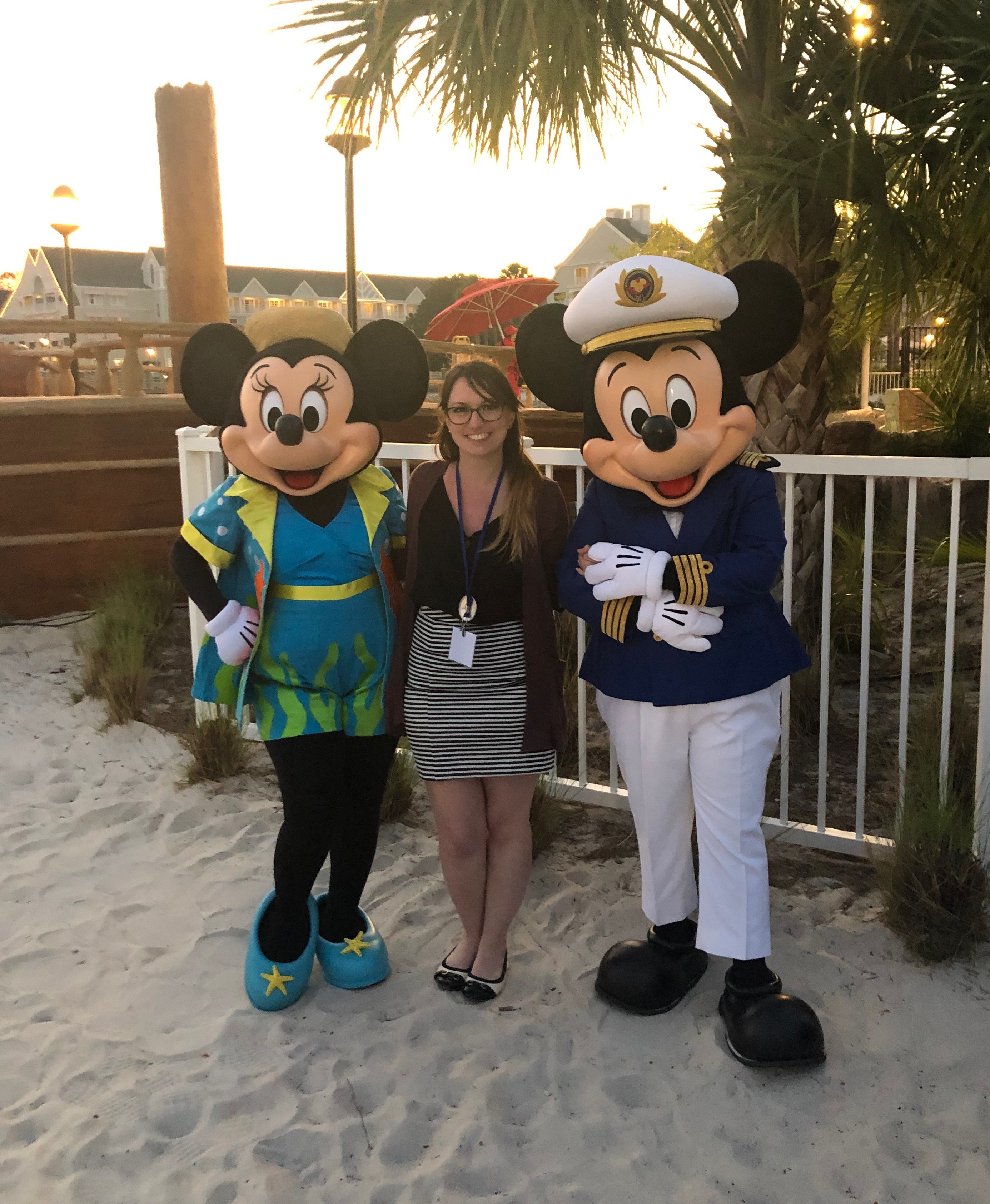Kelsey BaRoss posing with Mickey and Minnie at the #RaganDisney Social Media Conference